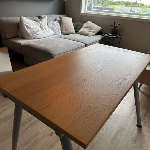 Justerbart IKEA-Skrivebord