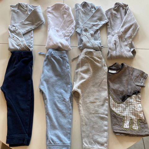 Klespakke fra britisk merke Next baby, TU clothing og Marks & Spencers str86/92