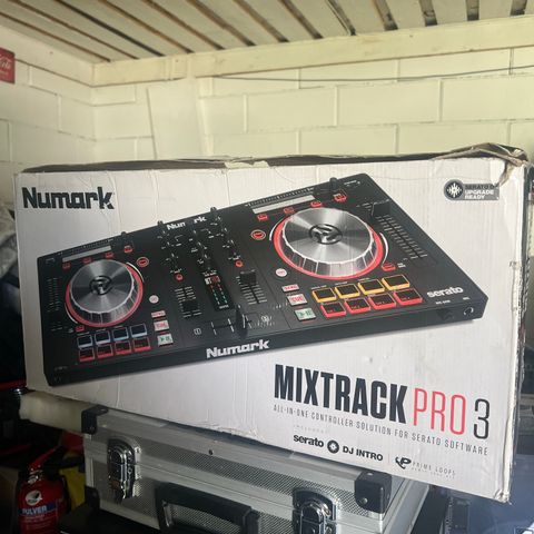 Numark mixtrack pro 3