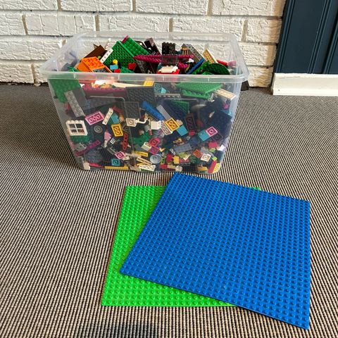 Kasse med LEGO