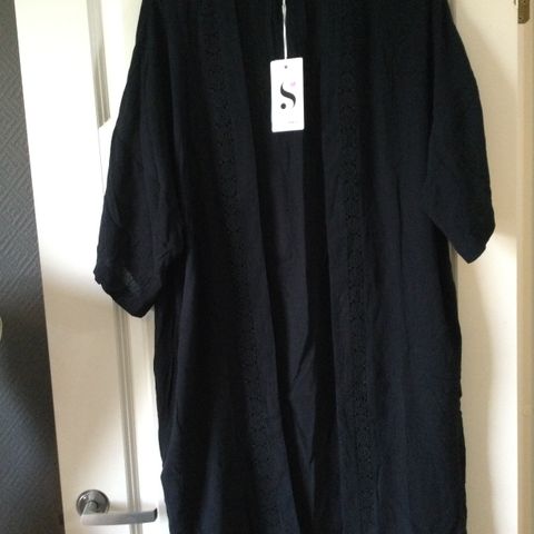 Lett sommer jakke/ kimono med kort arm svart onesize, Sister Soul