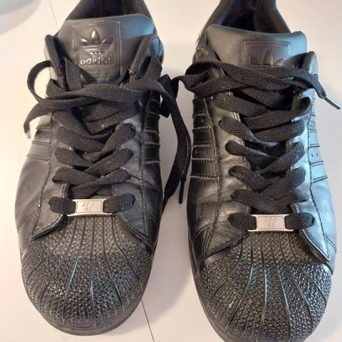 ADIDAS SUPESTAR II MODELL G14748 - EN IKONISK SKO   STR 45 1/3