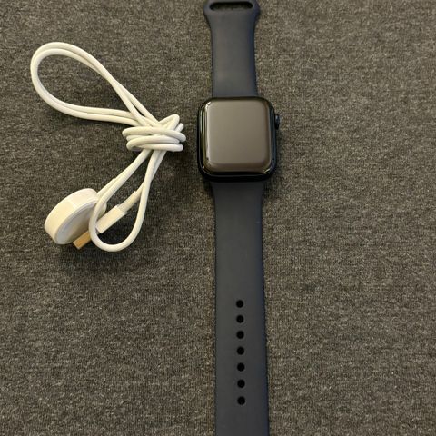 Apple Watch serie6, 44mm Esim må lese og se bilder 2500kr ferdig prute