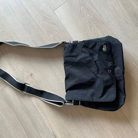 Eldre Lacoste stulderveske / bag