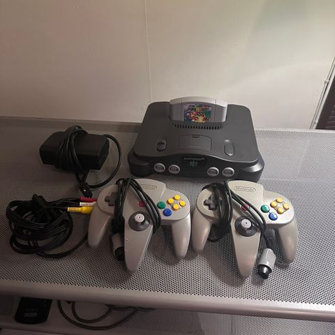 Nintendo 64 Med Super Mario 64