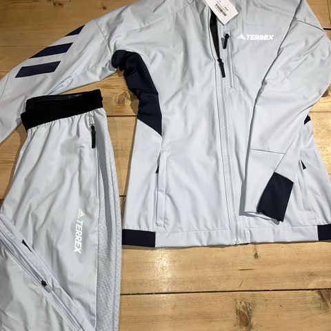 adidas TERREX langrenns jakke & bukse str. S (lys blå)