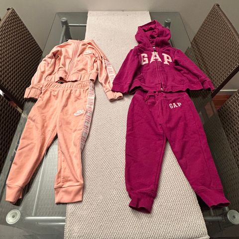 2 joggedresser for barn 1-2 år.