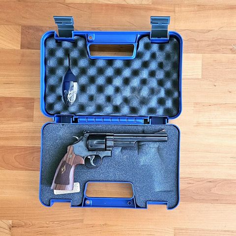 Smith & Wesson Modell 29-10 til salgs