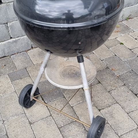 Pent brukt Weber kullgrill selges.