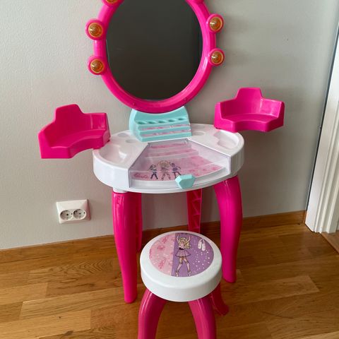 Barbie Sminkebord til barn med lys rundt speil