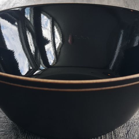 Keramikkskål ( matt utenpå, glossy inni)