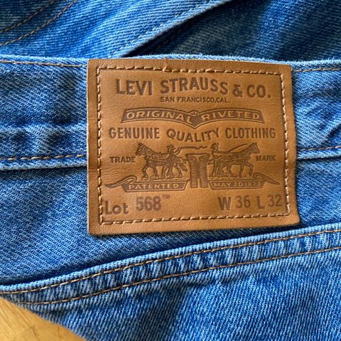 LEVI STRAUSS  568 JEANS BRAND NEW