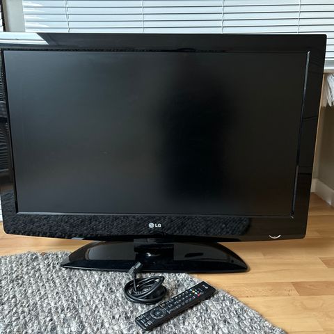LG TV HDMI  37” med fjernkontroll !
