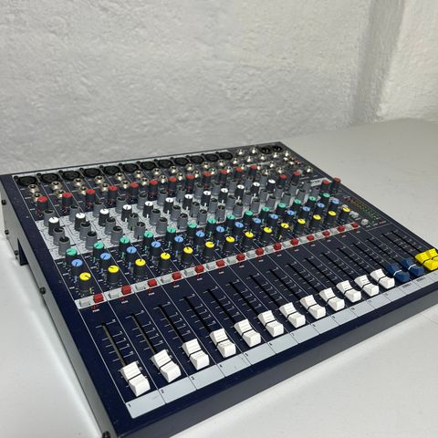 Soundcraft EPM12 - Analog mikser