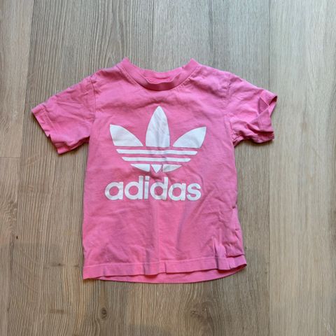 Adidas t-skjorte