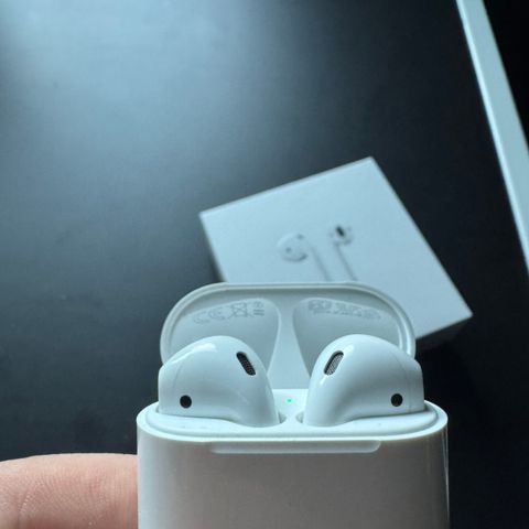 AirPods