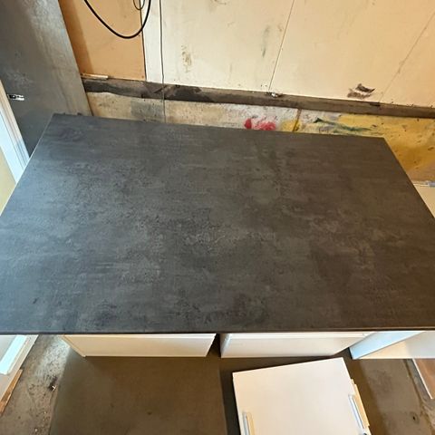 EKBACKEN Benkeplate, betongmønstret/laminat