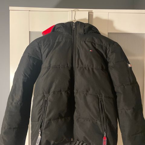 Tommy Hilfiger dunjakke str.140