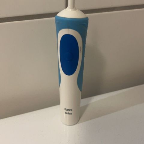 Oral-B Vitality 170 Blue Cross Action Elektrisk Tannbørste Powered by Braun