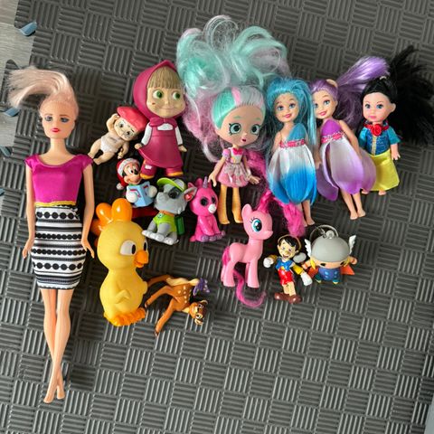 Barbie og små figurer selges