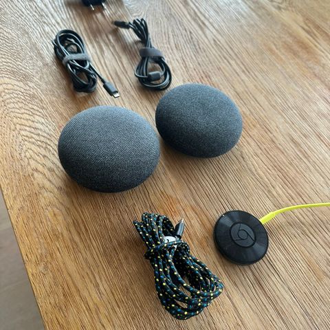 2 x Google Home Mini+ Chromecast Audio  + Geneva Høyttaler