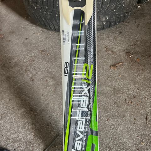 ELAN Carving ski, kun brukt 1 gang.