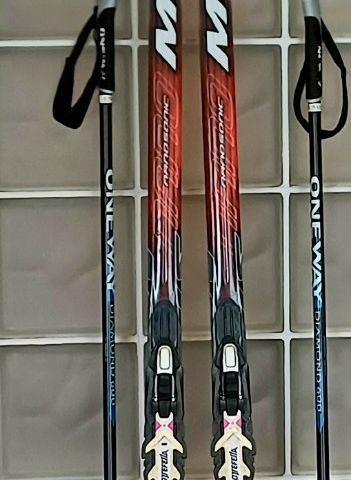 MADSHUS SKI SELGES. NANOSONIC HIGH SPEED 210CM.