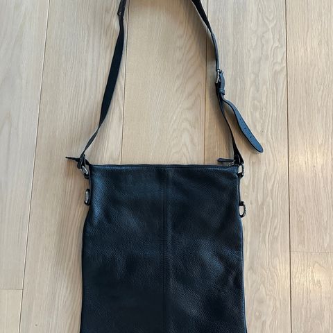 Crossbody veske i kalveskinn fra Ceannis