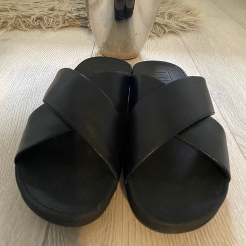 Selger pent sko fra fitflop 37 str