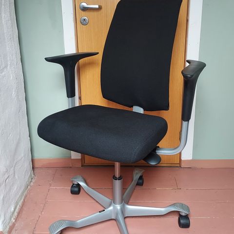 Håg H05 sort kontorstol med armlener