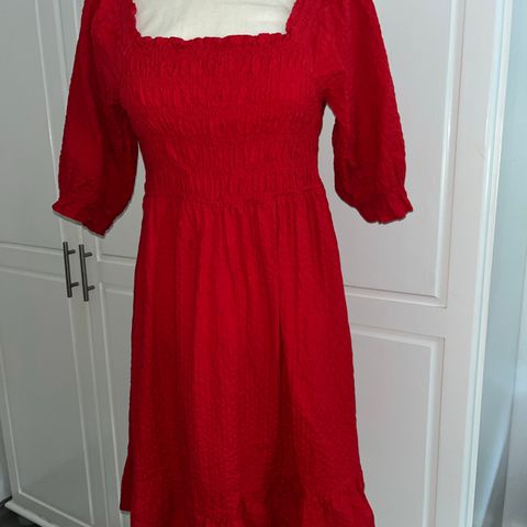 Rød søt kjole