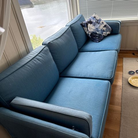 3 seter blå sofa gis bort (mulig også med 2 seter)
