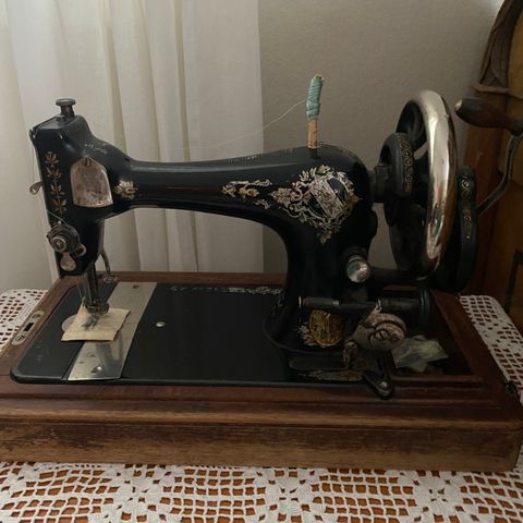 Antikk symaskin til salgs