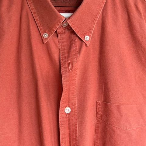 Fin button down skjorte selges rimelig
