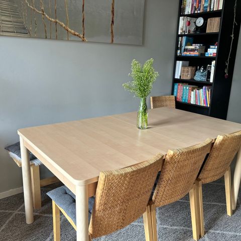 Spisebord, Rønninge fra IKEA. Helt nytt, ferdigmontert
