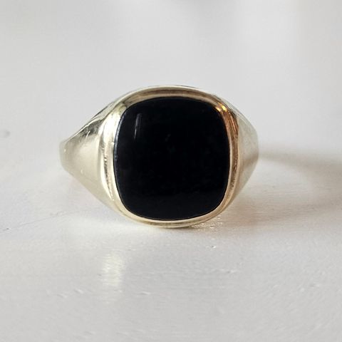 Gullring med Onyx Str 64 - 14K/585 - 4.2 Gr