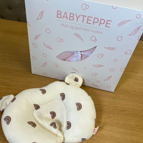 Babyteppe og newborn pilow