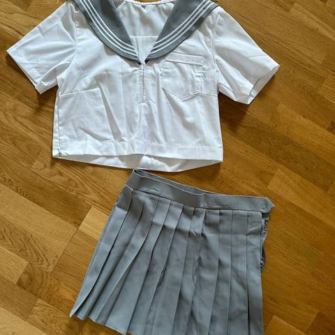 Ubrukt japansk skole uniform ( Sailor) i str. Xs