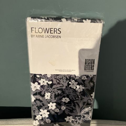 Design sengesett  «FLOWERS» fra Arne Jakobsen - utgått fra sortiment