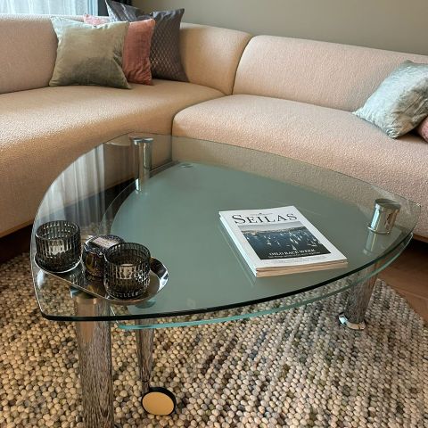 Salongbord / sofabord i glass, med hylle