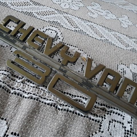 Chevrolet Van emblem