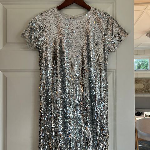 Zara sequin kjole i sølv