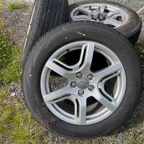 Gode 235/60ZR18 sommerdekk på 18“ felger