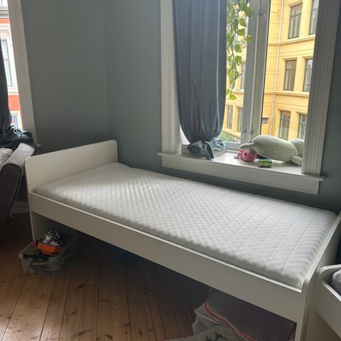 Senga fra IKEA SLÄKT med madrass gis bort