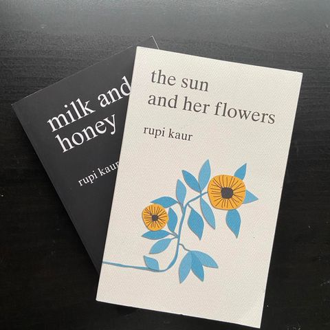 Rupi Kaur "milk and honey" og "the sun and her flowers"