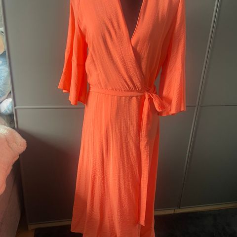 Knall orange❤️ 🔥omslags kjole fra InWear str S- L