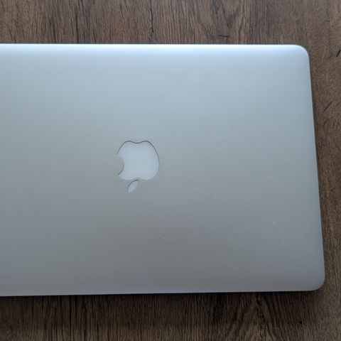 MacBook Air (13-inch, 2017) — 8 GB / 121 GB