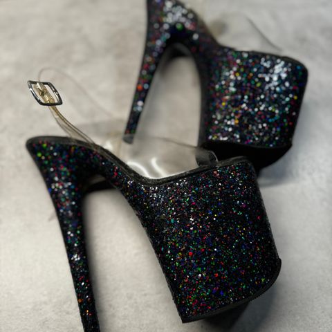 Glitter pleasers