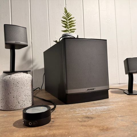 Bose Companion 3 Series II Multimedia Speaker System selges pent brukt.