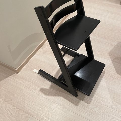 Stokke Tripp trapp stol black ny modell